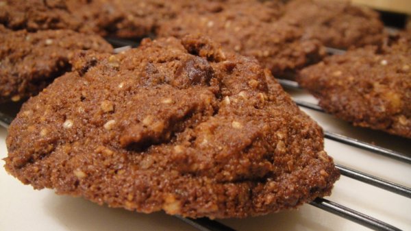 paleo-almond-chocolaty-chip-cookies-023