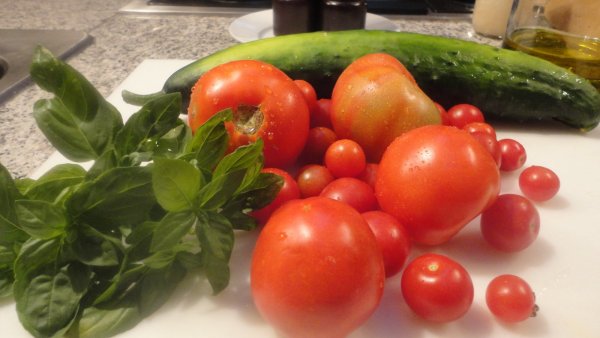 tomato-and-cucumber-salad-007